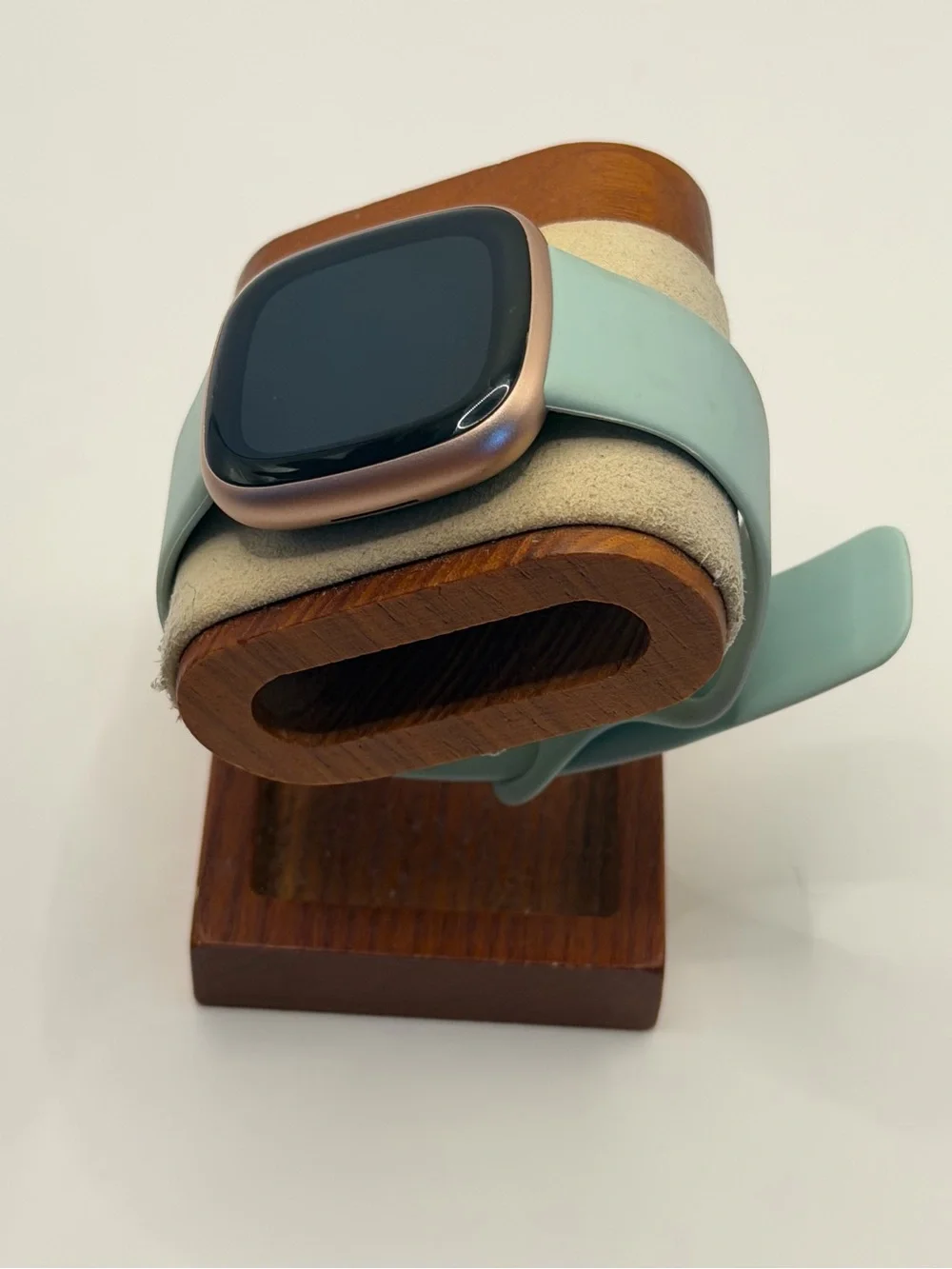 Fitbit Versa 4, Tested, Very Good, Rose Gold, Charger Included, Smartwatch